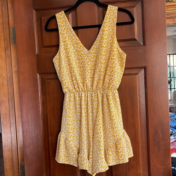 Lush Sunflower romper Small - Picture 5 of 5